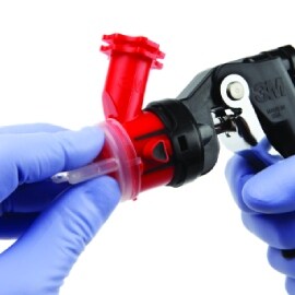 Het mondstuk aan het Accuspray-pistool bevestigen
