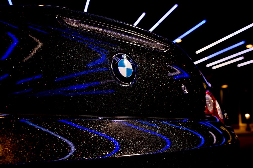 Auto gewrapt met glanzende Galaxy Black folie