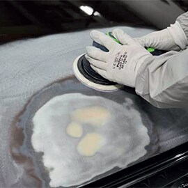 Fijnschuren van het oppervlak en randen gladschuren met 3M™ Cubitron™ II Schuurmateriaal