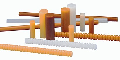 Vaste hot melt-lijmen worden aangebracht als gesmolten vloeistof en ze vormen een verbinding als ze afkoelen en uitharden. Afbeelding van vaste hot melt-lijmen.
