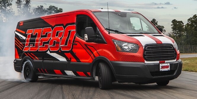 Rood voertuig met 3M Print Wrap Film IJ280
