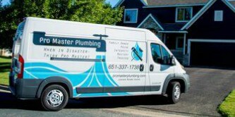Witte bestelwagen gewrapt met 3M Controltac 180mc Graphic Film
