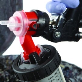 Luchtslang loskoppelen van het Accuspray-pistool