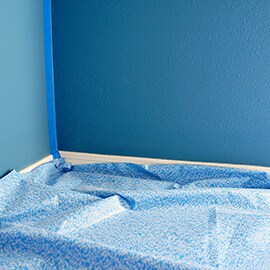 Je vloer beschermen met maskeerfolie of ScotchBlue™ Pre-taped maskeerfolie