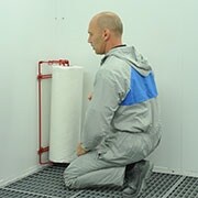 Man gebruikt een dirt trap applicator