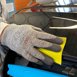 Voorschuren van randen en overgangen met 3M™ Hookit™ Flexibele schuurvellen