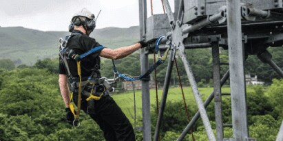 Cursussen en trainingen in verticaal werken - werkers in de bouw - torenklimmen
