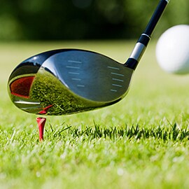 Meer informatie over de overdracht van energie door gebruik te maken van stijve lijmen en lijmverbindingen. Afbeelding van golfclub die de bal raakt.