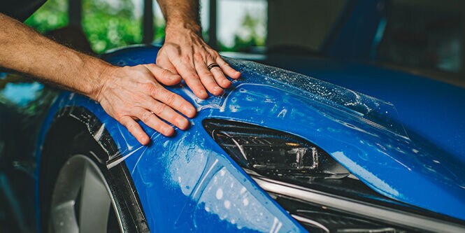 Auto's met verfbeschermingsfolie

