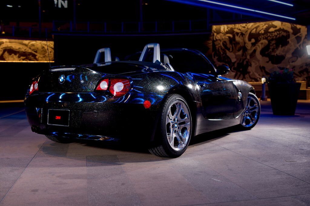 Auto gewrapt met glanzende Galaxy Black folie