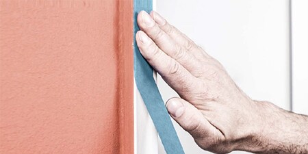 Professionele decorateur met behulp van de All-Rounder - 3M™ Afplaktape 2044
