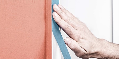 Professionele decorateur met behulp van de All-Rounder - 3M™ Afplaktape 2044
