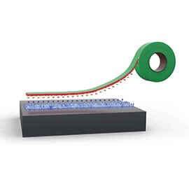 Elektrostatische hechting komt het meest voor bij tapetoepassingen. Afbeelding van elektrostatisch hechting tussen tape en ondergrond.