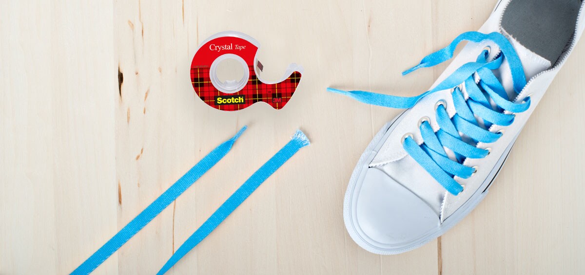Een schoenveter repareren met Scotch® Crystal Tape