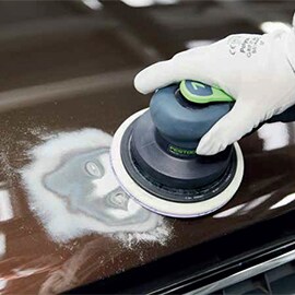 Het gebied schuren met 3M Cubitron™ II op een schuurmachine